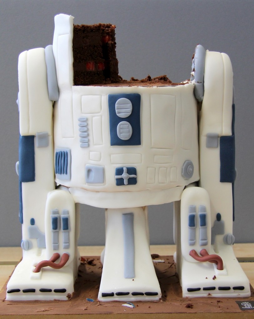 Cake-of-the-Art_R2-D2_Anschnitt